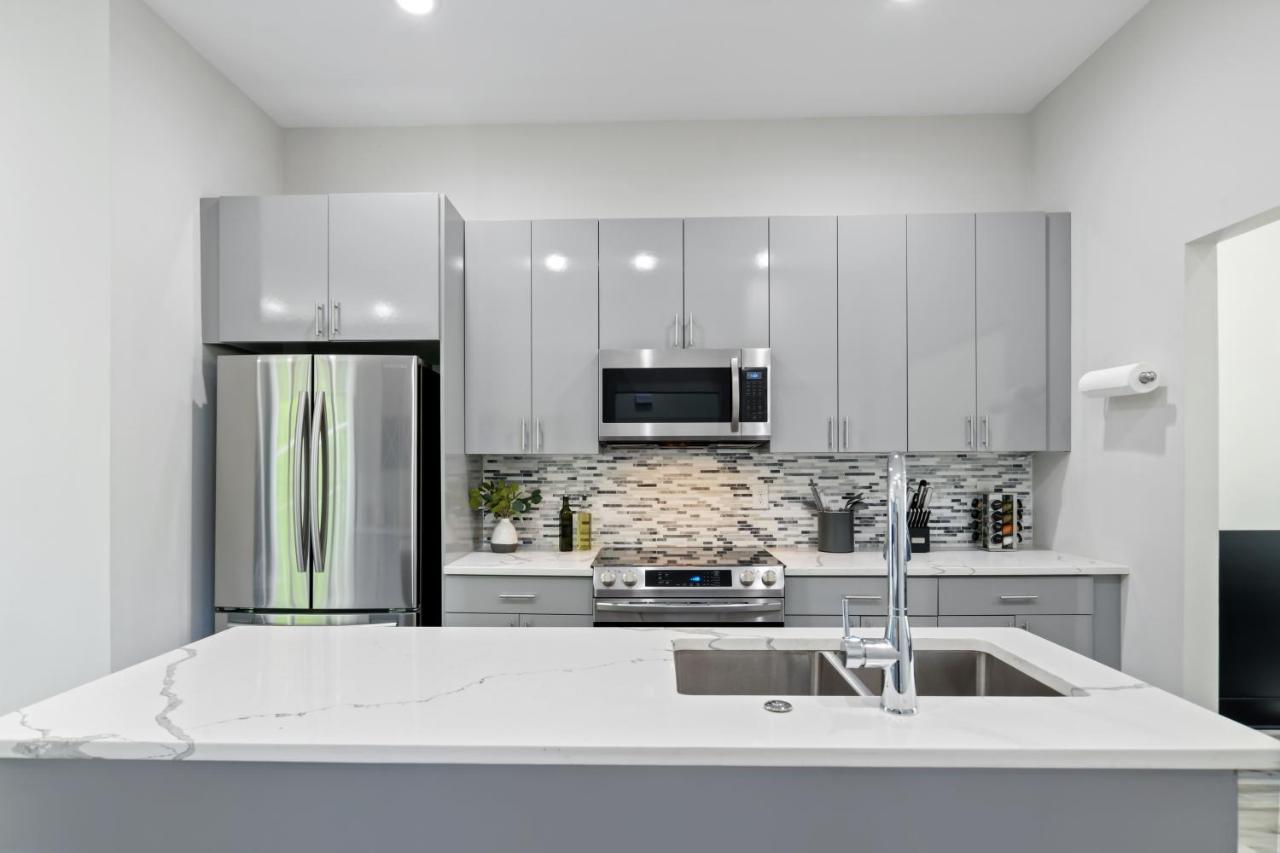 The Red Door - Ultra Modern Atlanta Home - Designedbydom Luaran gambar