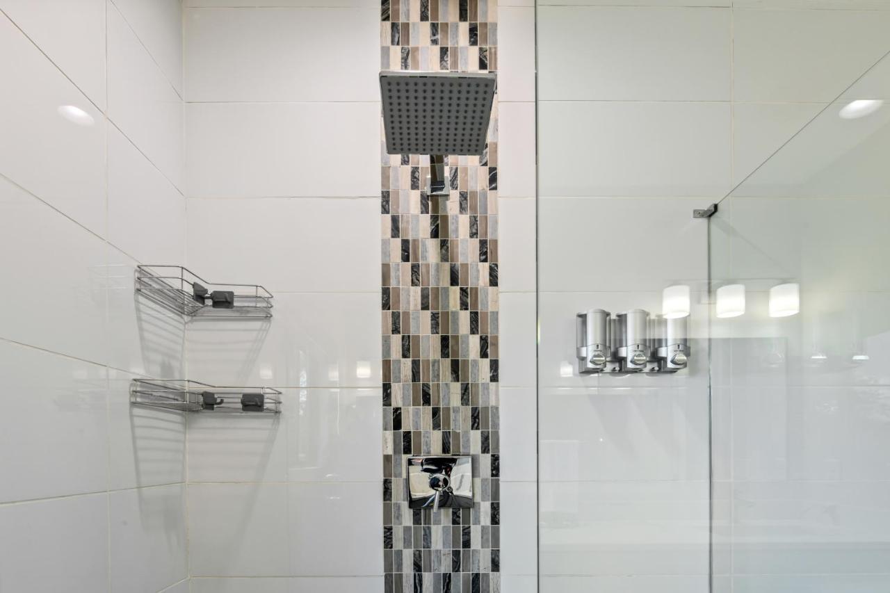 The Red Door - Ultra Modern Atlanta Home - Designedbydom Luaran gambar